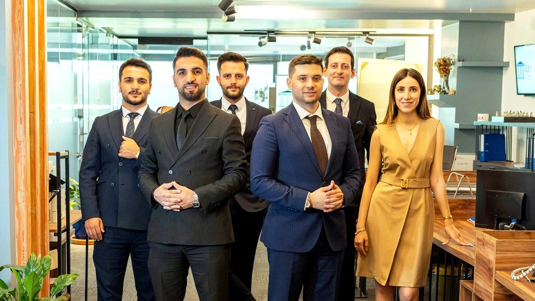 فريق Lexin Legal في مكتب الشركة بمنطقة كاغيتهانه في إسطنبول
